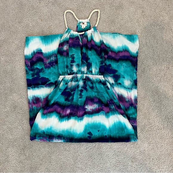 Bright dress perfect for a dinner on the beach or as a coverup! - Picture 2 of 2